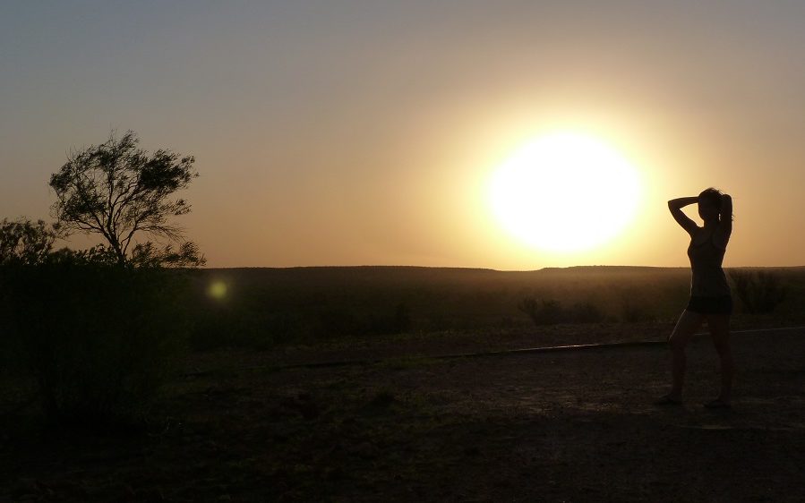 Coucher de soleil dans le désert