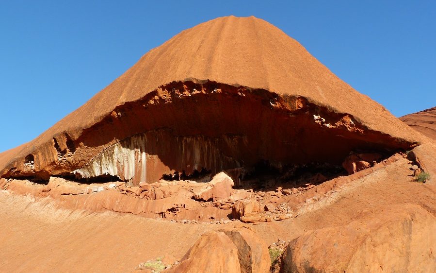 Uluru semble vouloir nous dévorer vivants...