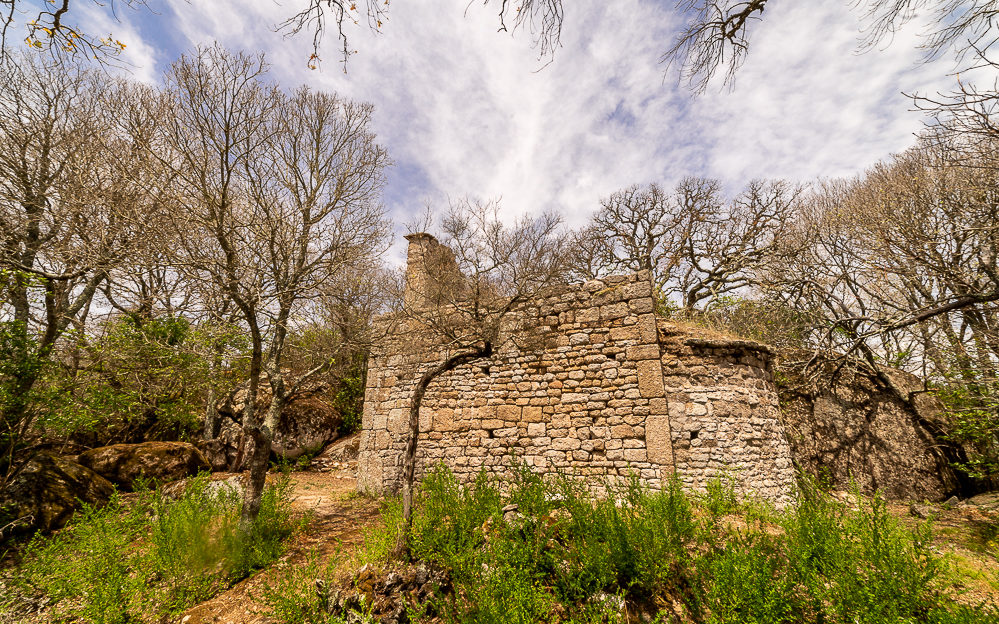 L'ancienne chapelle de Chera, perdue dans le maquis