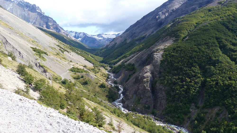 Torres del paine rivière montagnes