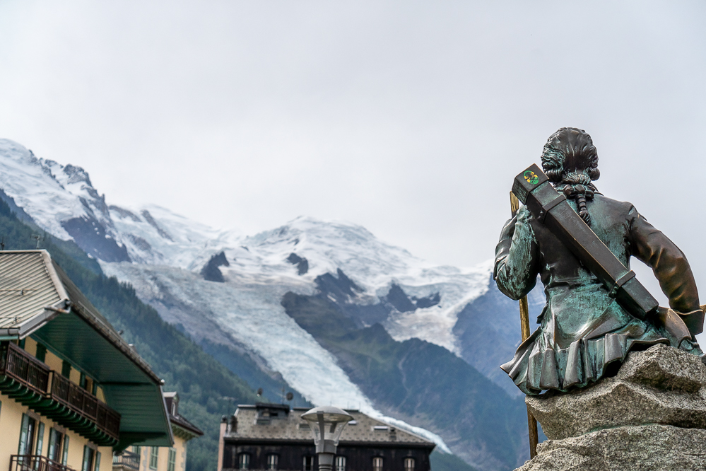 chamonix statue mont-blanc